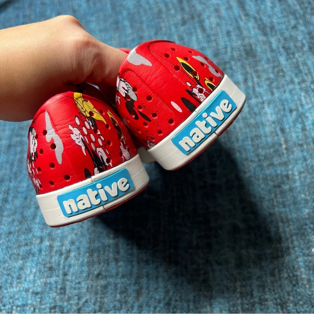 Native x Disney Slip On Minnie Mouse Shoes in Red White Black Women's Size 7